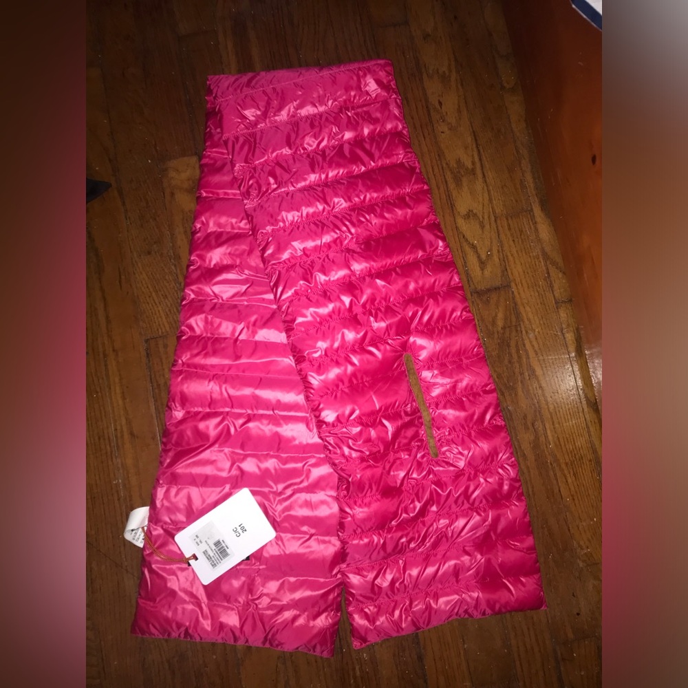 Brand new Sfozio collection puffy scarf shiny pink